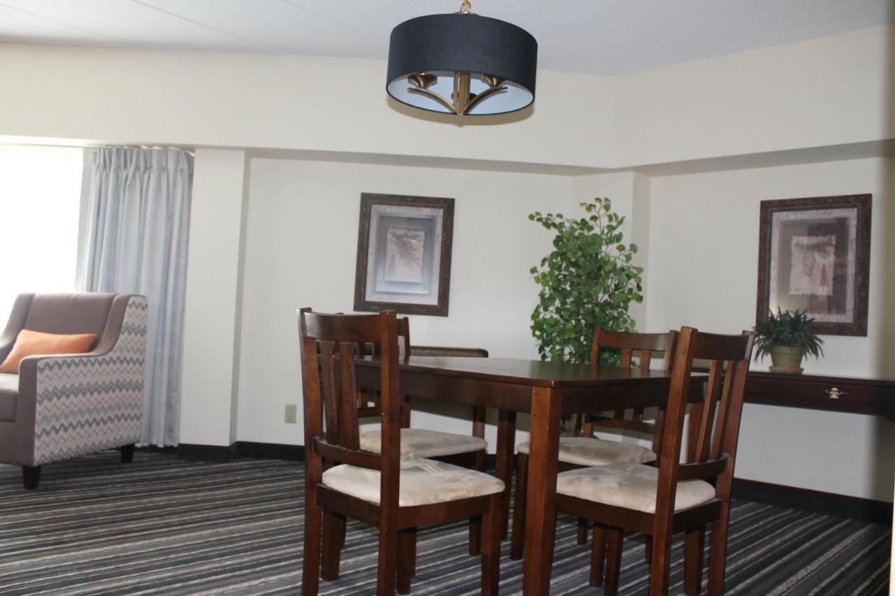 Crossroads Hotel And Huron Event Center 外观 照片