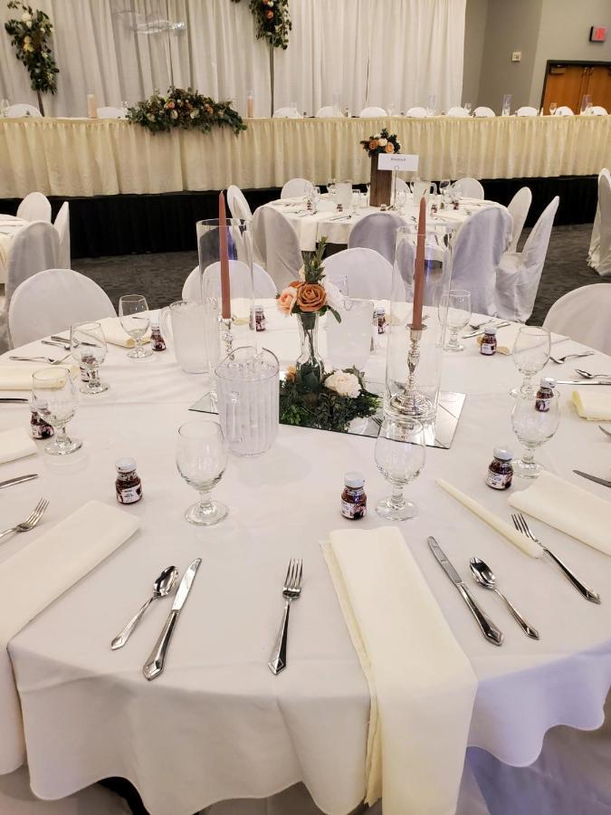 Crossroads Hotel And Huron Event Center 外观 照片