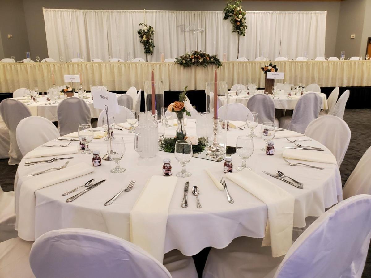 Crossroads Hotel And Huron Event Center 外观 照片