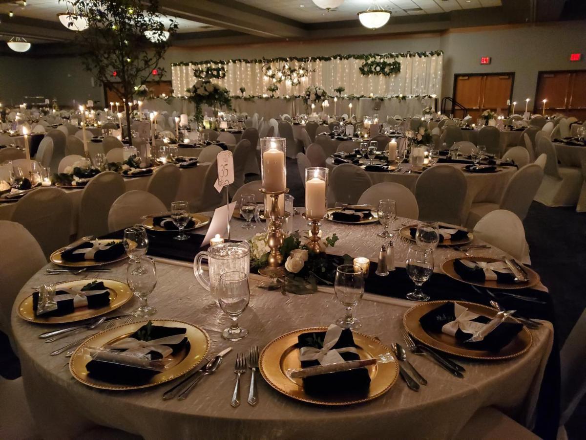 Crossroads Hotel And Huron Event Center 外观 照片