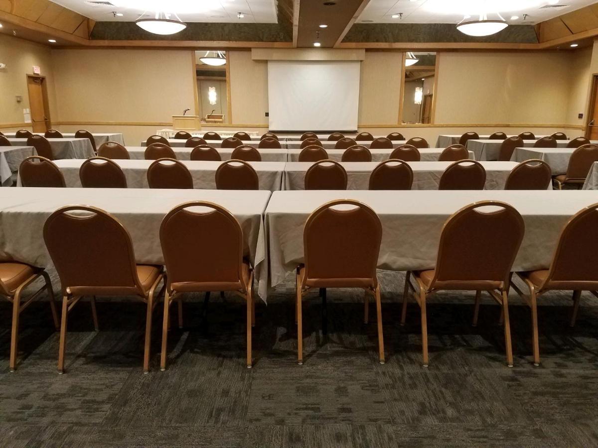 Crossroads Hotel And Huron Event Center 外观 照片