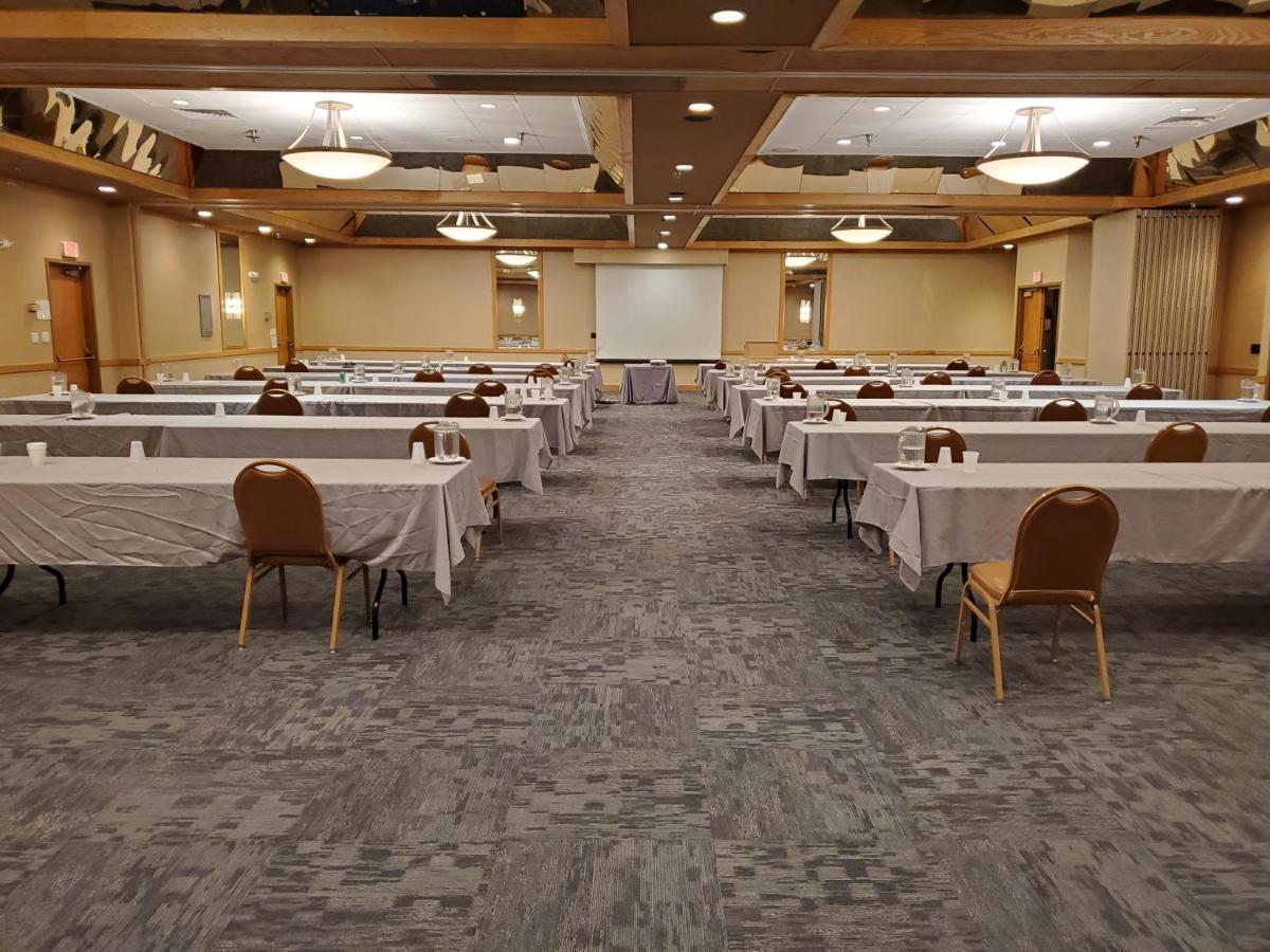 Crossroads Hotel And Huron Event Center 外观 照片