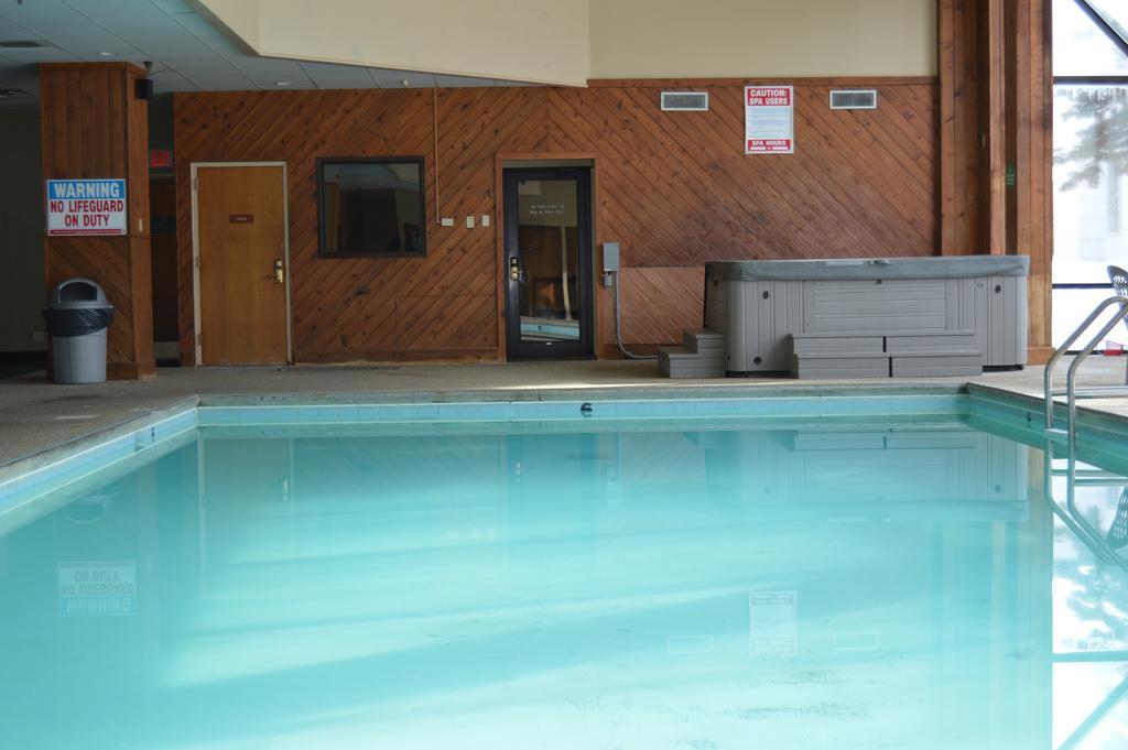 Crossroads Hotel And Huron Event Center 外观 照片