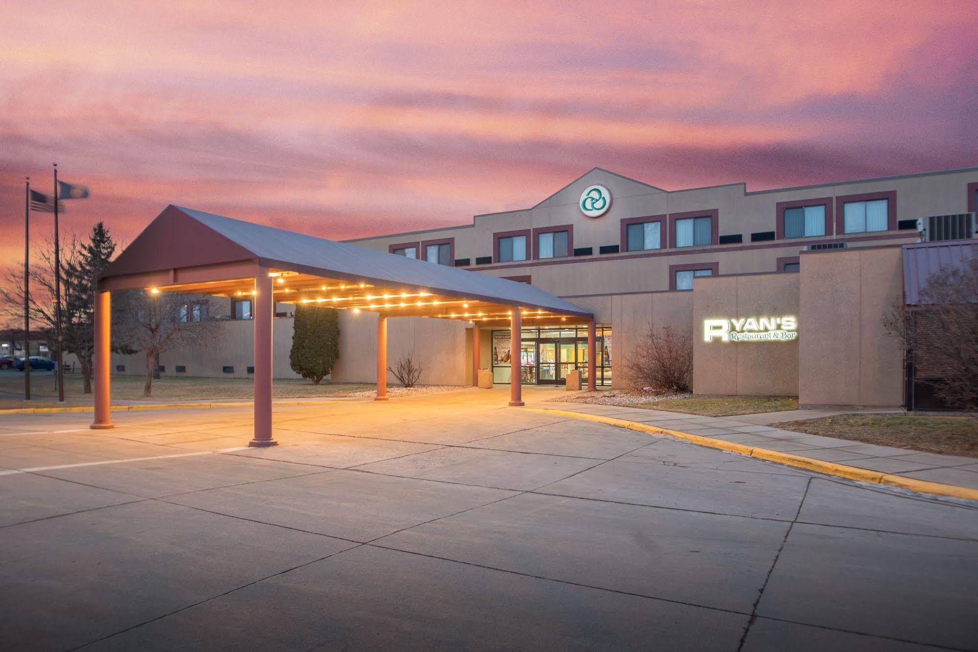 Crossroads Hotel And Huron Event Center 外观 照片