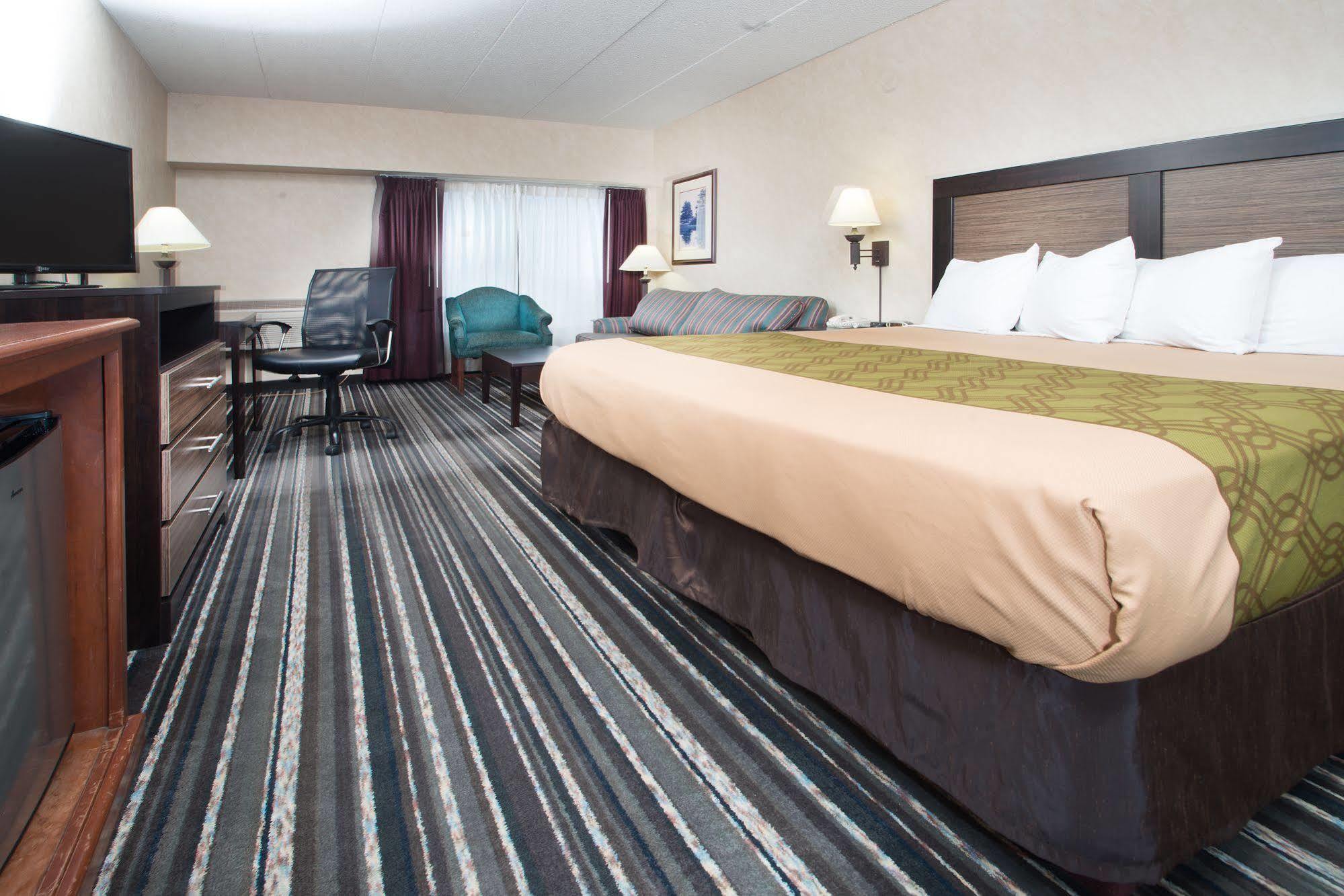 Crossroads Hotel And Huron Event Center 外观 照片