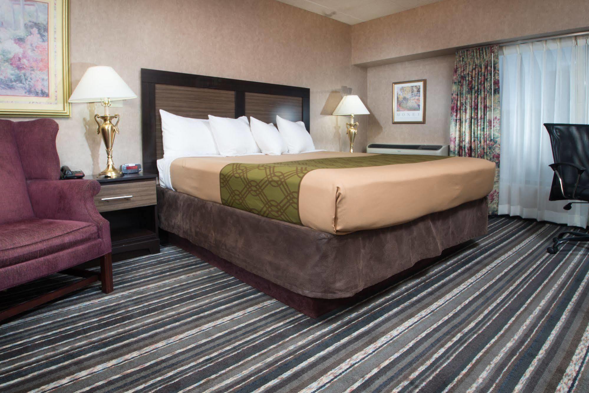 Crossroads Hotel And Huron Event Center 外观 照片