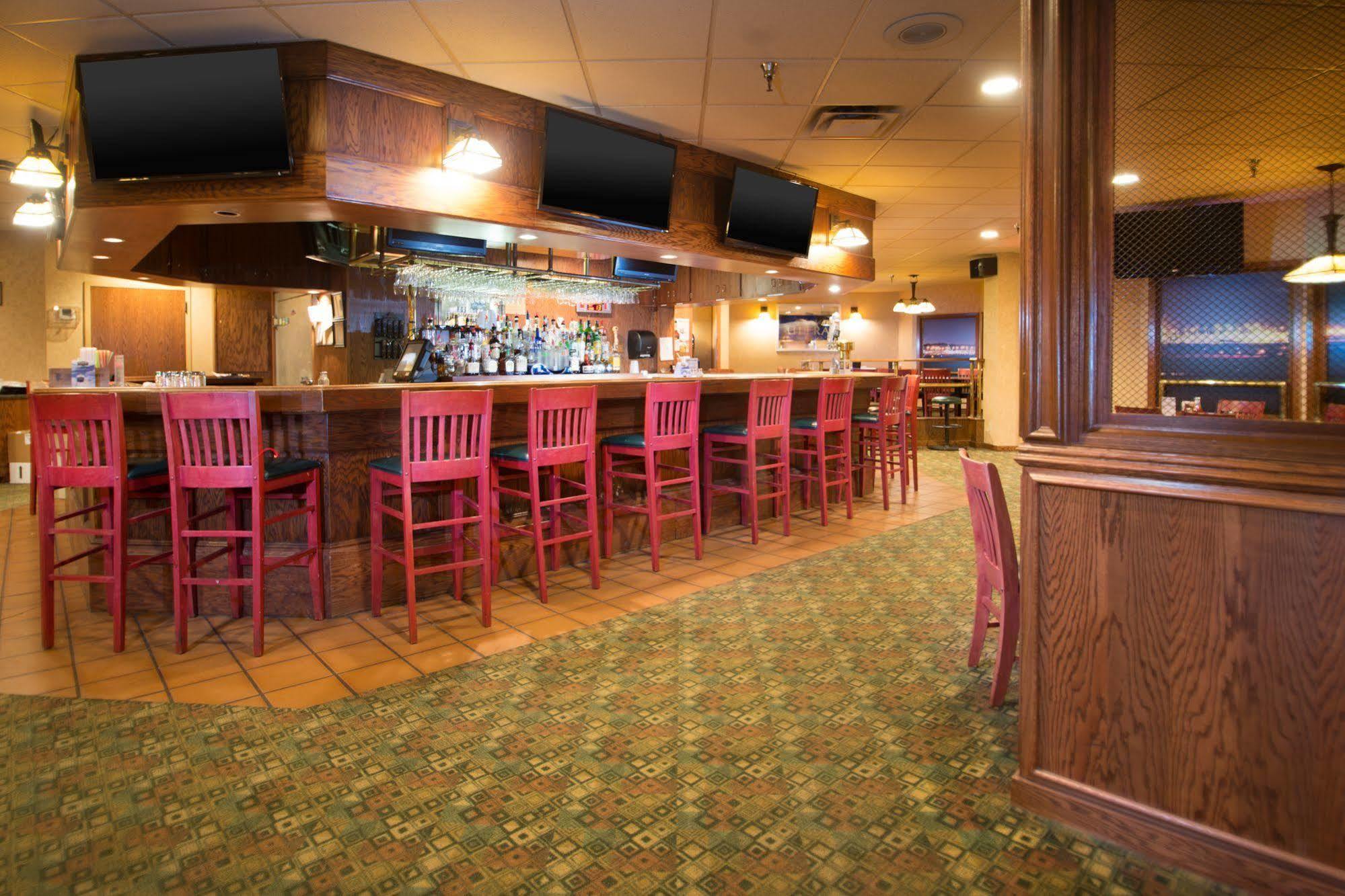 Crossroads Hotel And Huron Event Center 外观 照片